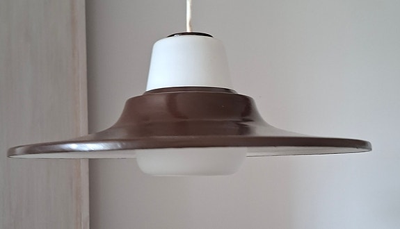 Pieni, kaunis, näyttävä kattovalaisin