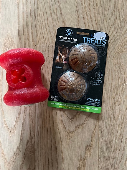 Starmark Everlasting Treats -herkut ja punainen koiran aktivointilelu