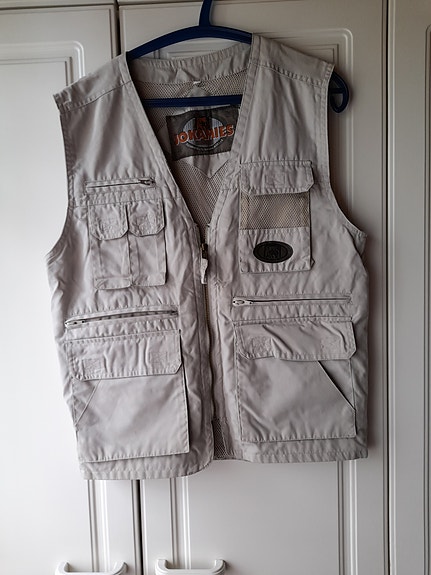 Lasten Jokamies kalastus/metsästysliivit koko 140cm reilu.