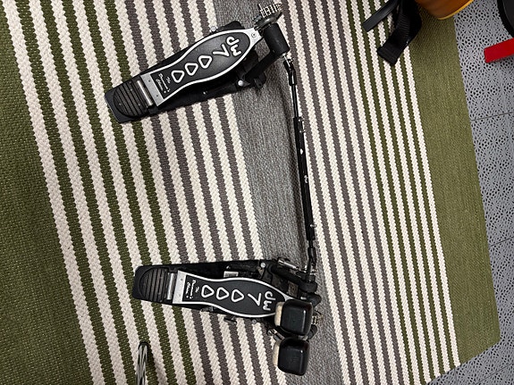 DW 7000 tuplapedaali