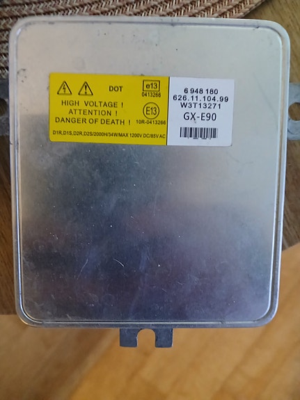 Volvo xenon ohjainlaite ja D1S polttimo