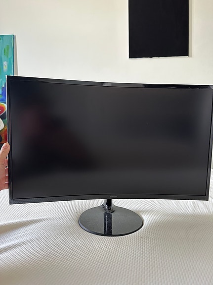 Samsung essential monitor S3