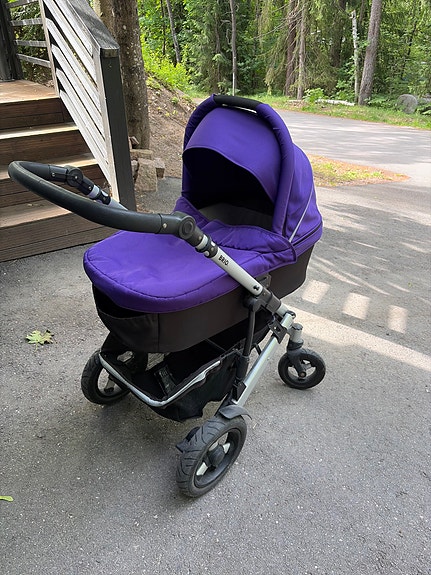 BRIO yhdistelmävaunut vaunukopalla ja rattailla violetti/musta