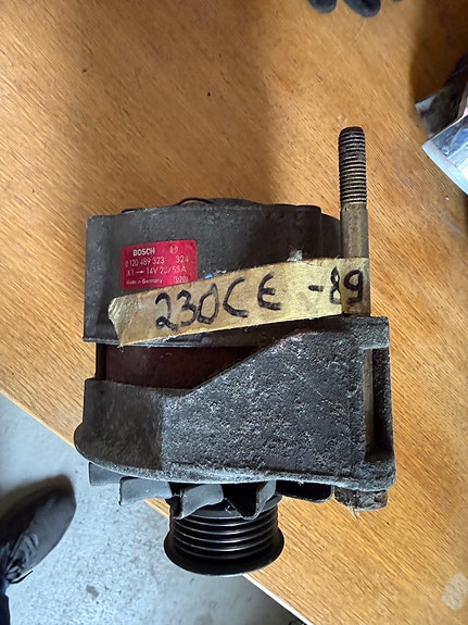 MB 230CE Laturi