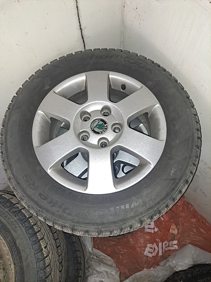 Skoda 15" aluvanteet nastarenkailla