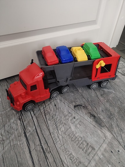 Plaston rekka ja 4 autoa