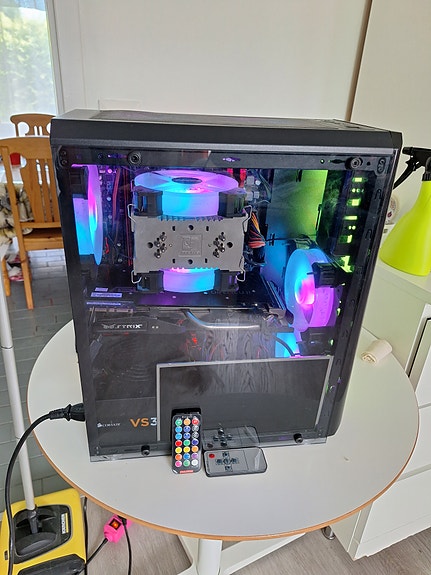 Tyylikäs tietokone RGB-valaistuksella (FX-8350, GTX 970, 16GB, 120GB SSD)