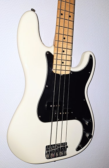 Fender Dee Dee Ramone Precision basso