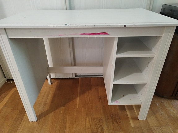 IKEA lasten kirjoituspöytä valkoinen hyllyillä