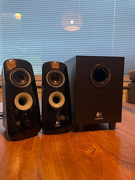 Logitech 2.1 kaiutinsetti subwooferilla