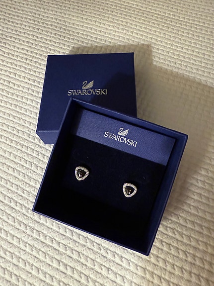 Uudet Swarovski korvakorut