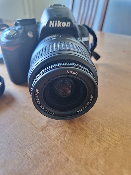 Nikon D3100 valmis paketti,  18–55 mm VR + 128 Gt SD + laukku