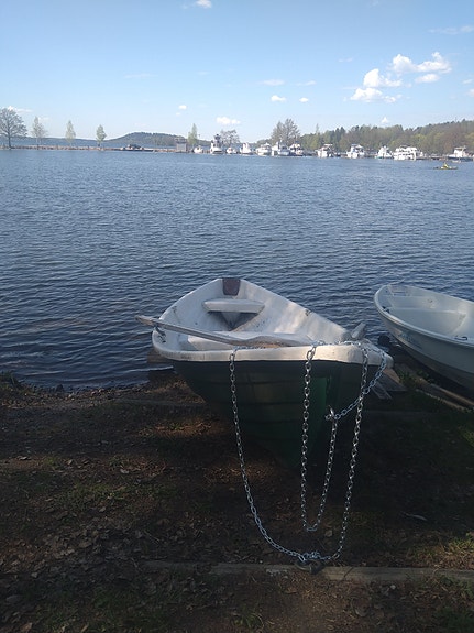 HYVÄKUNTOINEN ISO SOUTUVENE