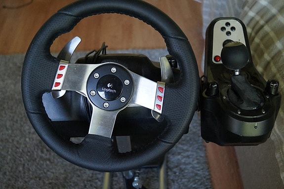 Logitech G27 -rattisetti + Wheel Stand Pro -teline