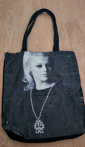 Musta vintage laukku Audrey Hepburn /musta kangaskassi.Täysin uudenveroinen. ALE
