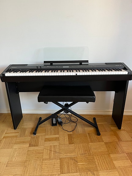 ROLAND PIANO