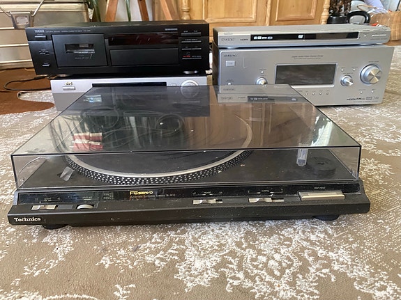 Viihde-Elektroniikkaa (Sony, JVC, Tecnics, Yamaha)