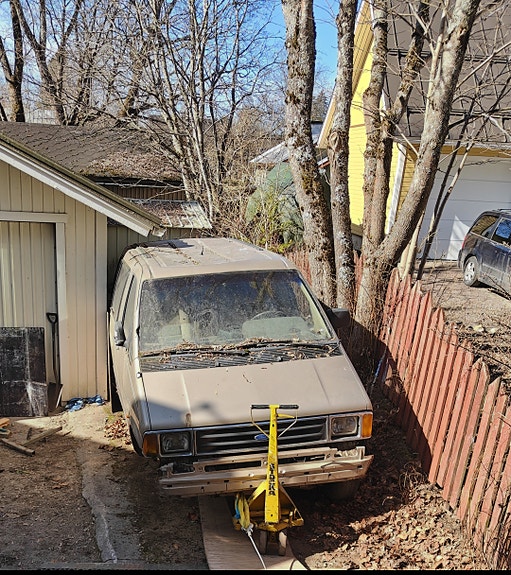 Ford Aerostar 4X4 4.0i osina tai kokonaan