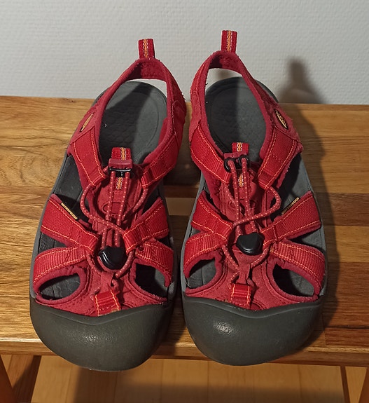 Keen sandaalit 39