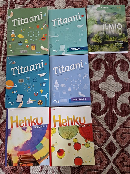 Matematiikan, kemian ja fysiikan oppikirjoja