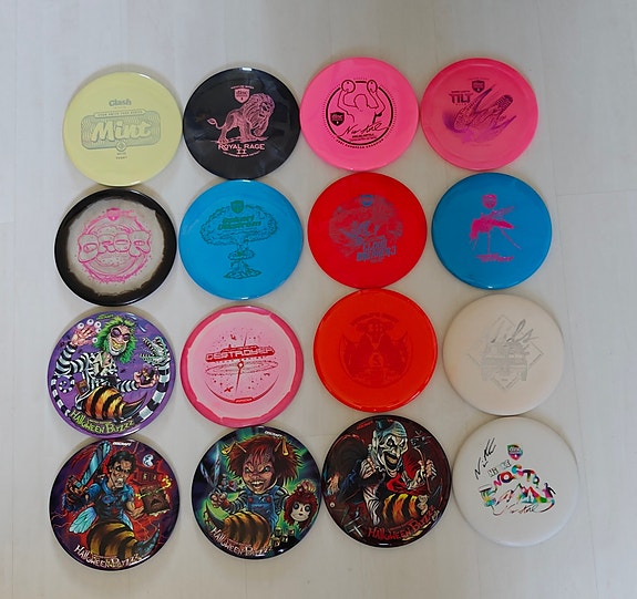 Frisbee kiekkoja kokoelmista ja varastosta