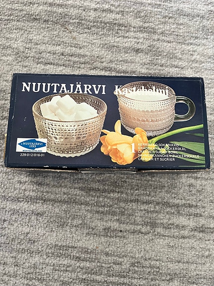 Nuutajärven Kastehelmi lasinen sokerikko ja kermakko