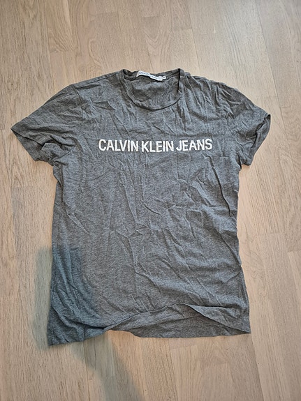 Calvin Klein miesten t-paita, koko m, (harmaa)