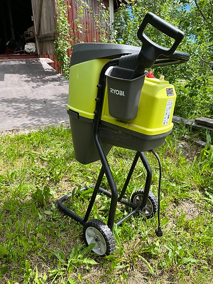 Sähkökäyttöinen oksasilppuri