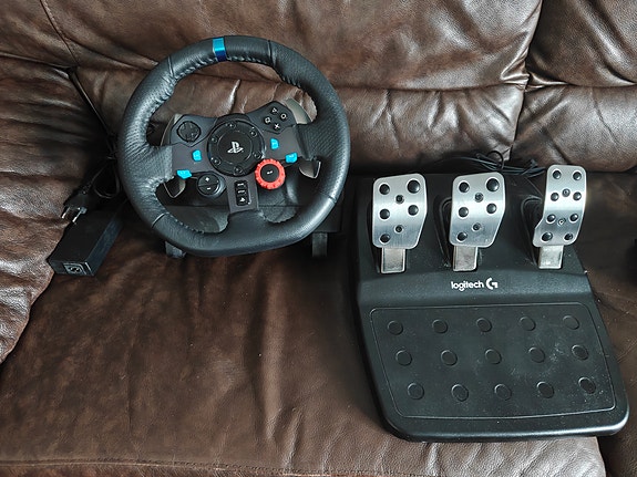 Logitech G29 rattiohjain ja polkimet + vaihdekeppi