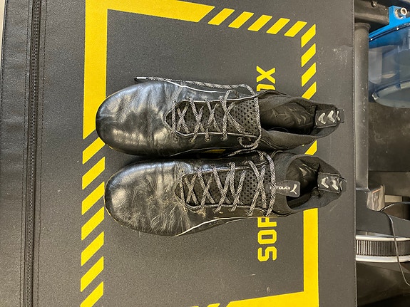 Puma jalkapallokengät koko 42 musta