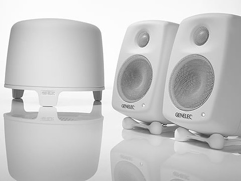 O: Genelec kaiuttimet + subwoofer