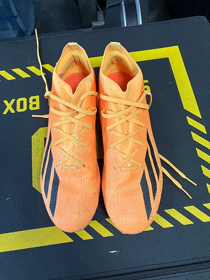 Adidas jalkapallokengät koko 43 1/3