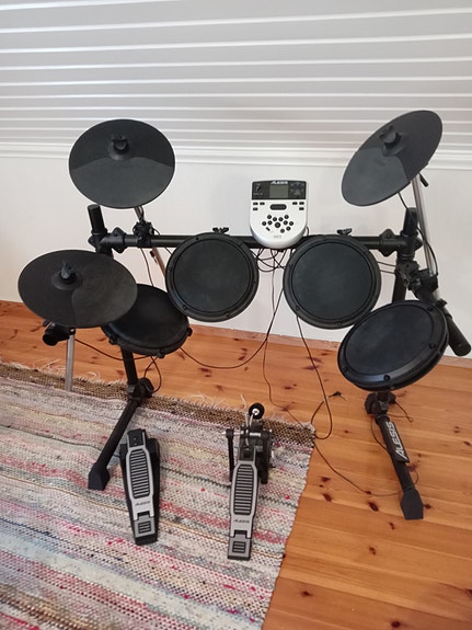Alesis DM7X sähkörummut