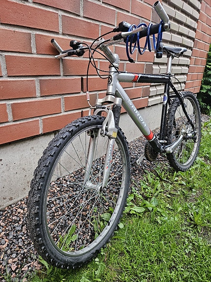 Bicycle with key lock and new fenders