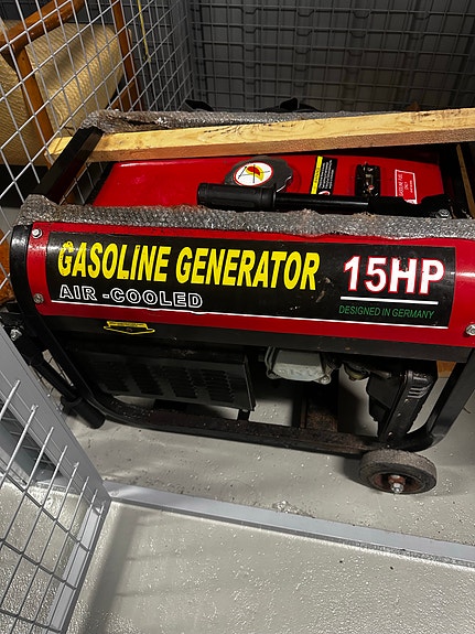 Bensiinikäyttöinen generaattori 15HP