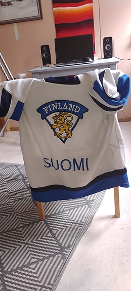 SUOMI FINLAND Leijona logo FANI PAITA