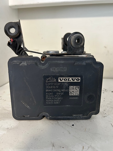 Volvo V70 mk3 ABS yksikkö