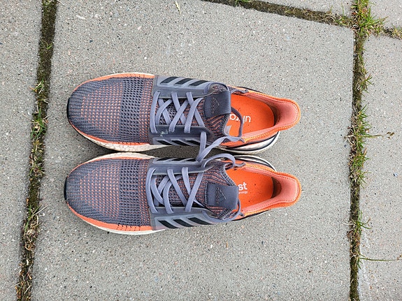 Adidas ultraboost miesten juoksukengät