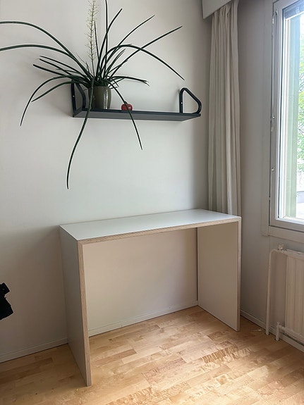 Laadukas puusepän valmistama pöytä/työpöytä