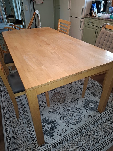 IKEA ruokapöytä ja tuolit puunvärinen