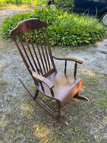 Puinen keinutuoli