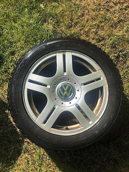 Volkswagen Passat nastarenkaat + vanteet