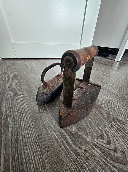 Högfors silitysrauta (ja toinen vanha silitysrauta)