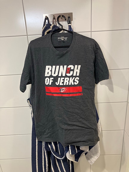 Carolina Hurricanes ”Bunch of Jerks” NHL t-paita