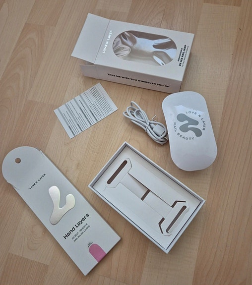 Love'n Layer geelikynsitarrat (10kpl) + UV LED valo (ovh yht.n.50€)