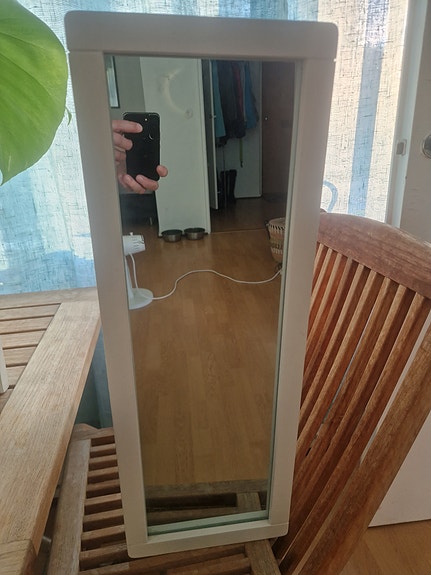 Avainkaappi peiliovella
