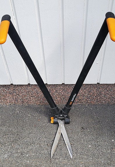 Fiskars PowerLever ruoho- ja pensassakset GS53