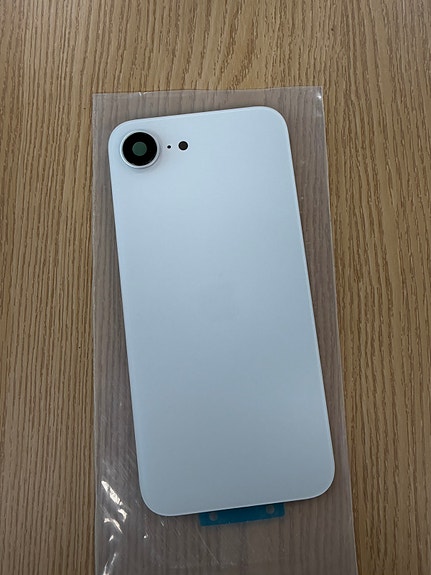 iPhone 16e takalasi valkoinen