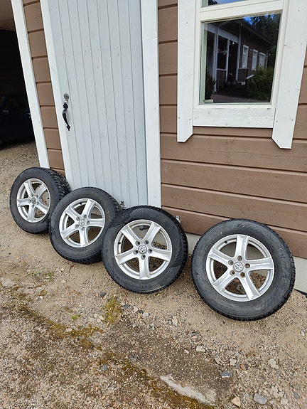 16" alumiinivanteet Nokian SUV-nastarenkailla