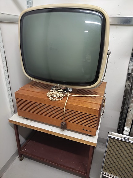 Vintage Luxor televisio 1960-luvulta – harvinainen design-esine
